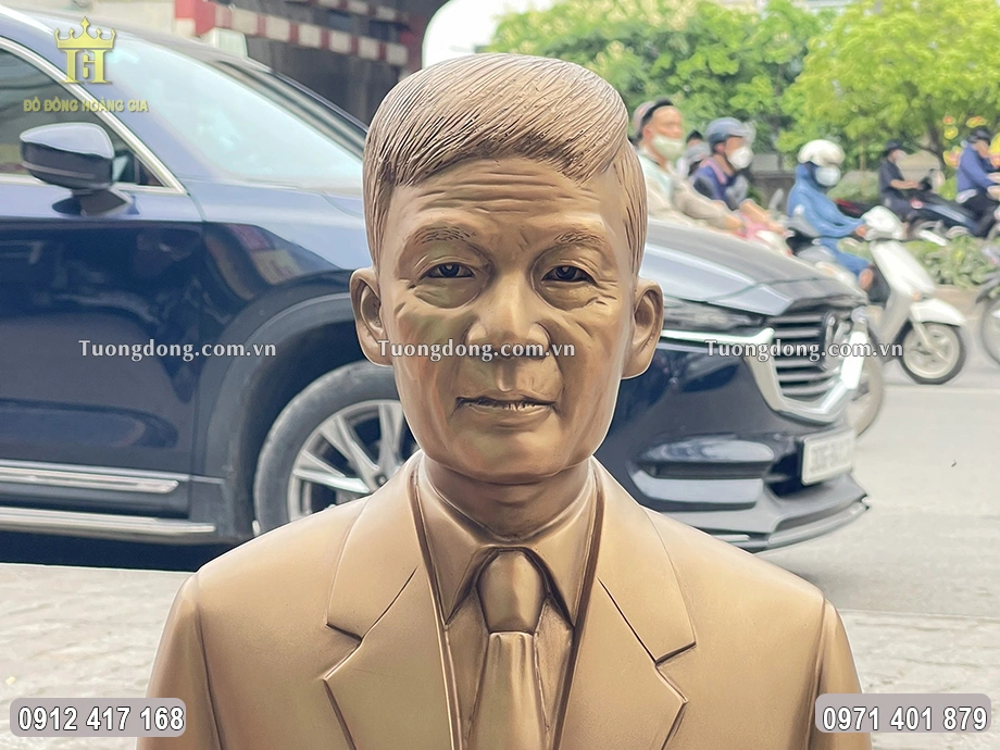 Từng đường nét họa tiết được chạm khắc sắc nét